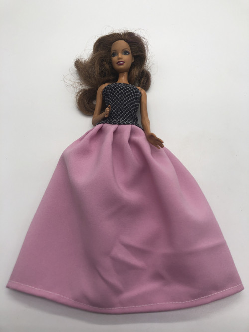 Dlouhé šatičky na Barbie — foto 1