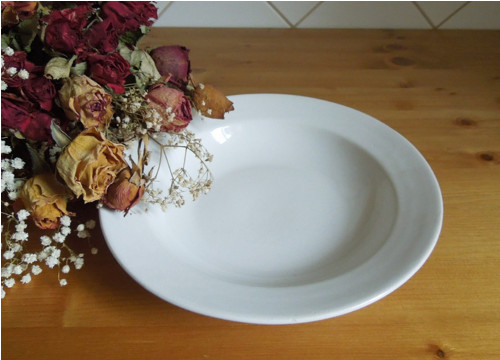 Porcelánový značený hluboký talíř
