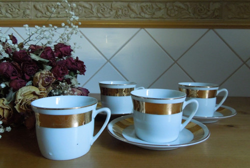 Exkluzivní porcelánové šálky s podšálky