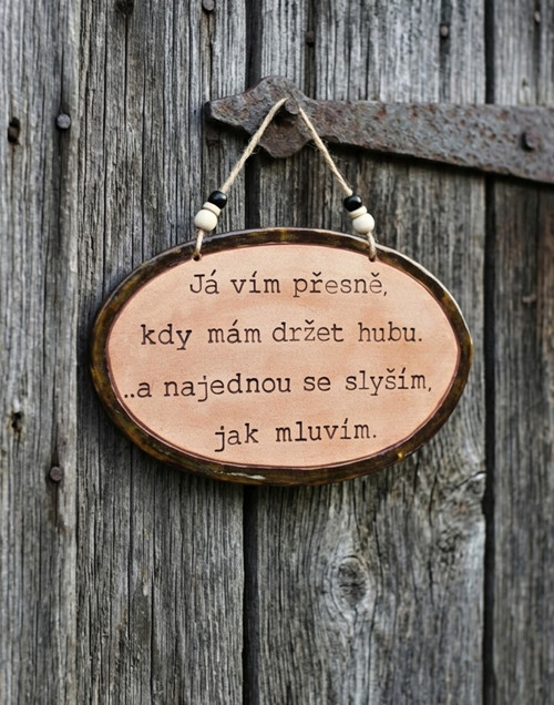 . 302 Keramická cedulka s vtipným textem o mlčení