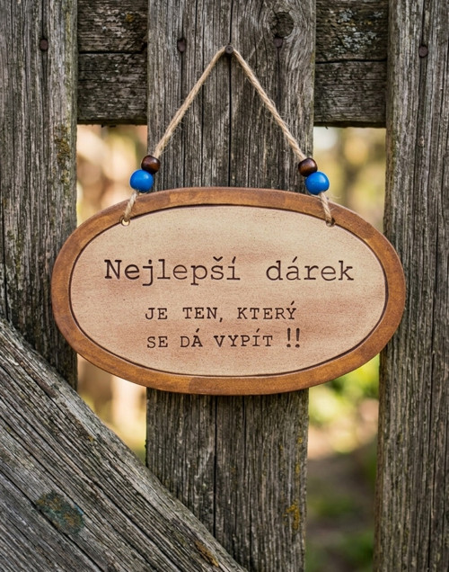 . 225 Keramická cedulka s vtipným textem o dárcích
