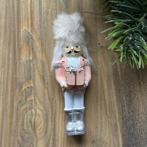 Louskáček-vojáček s balíčkem - 11cm - 1ks