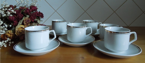 Porcelánové šálky s podšálky
