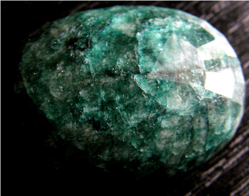 Smaragd - velký fasetový výbrus 75,3 ct