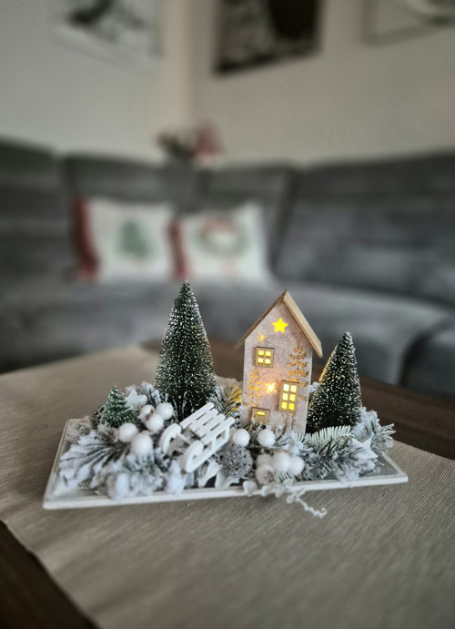 Vánoční dekorace s LED domečkem — foto 1