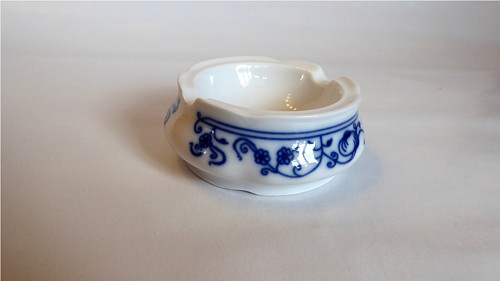 T003_ Popelník, cibulák, porcelán, retro, cca 1950