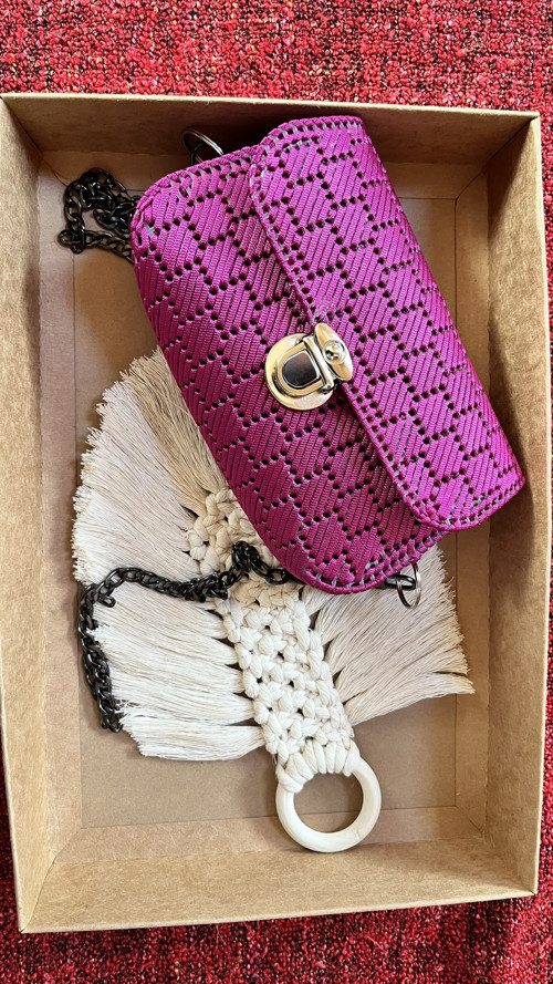 Kabelka plesovka purpura