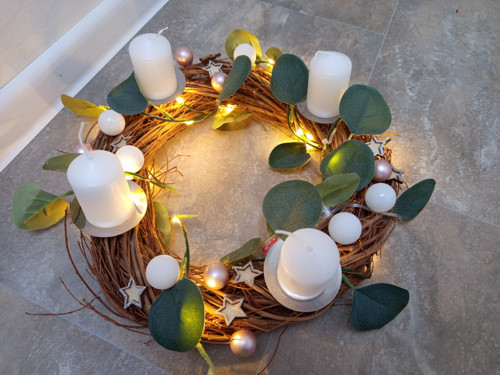 Věneček adventní trvanlivý s umělým eukalyptem — foto 1