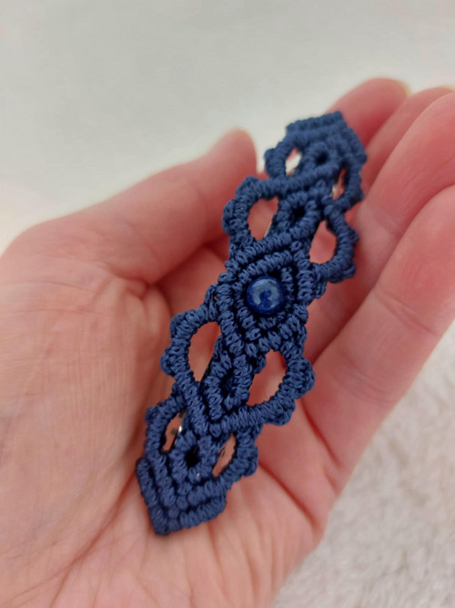 Spona do vlasů – tmavě modrá macramé
