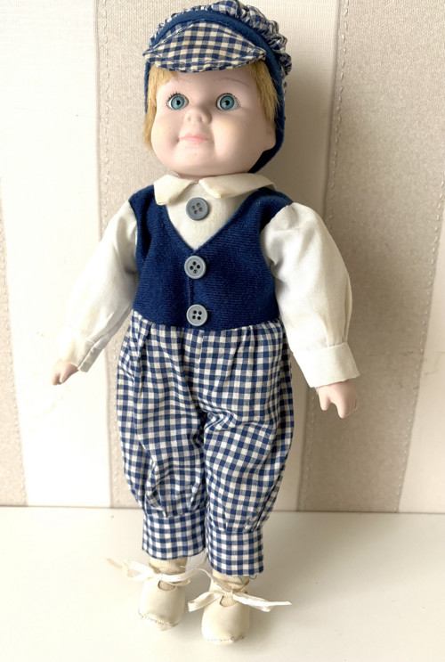 Porcelánová postavička chlapeček Matyáš