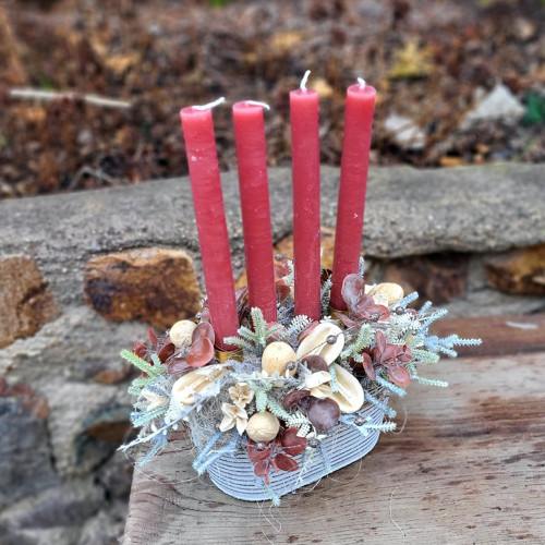 Adventní svícen - Starorůžové konické svíčky