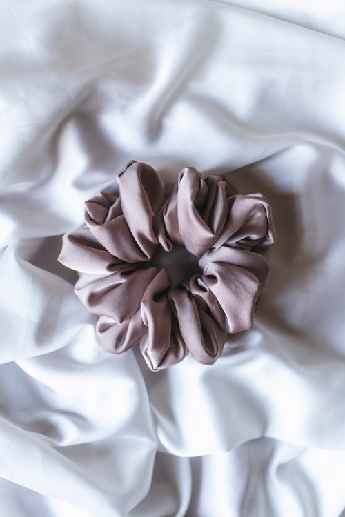 Hedvábná scrunchie "CAPPUCCINO" — foto 1