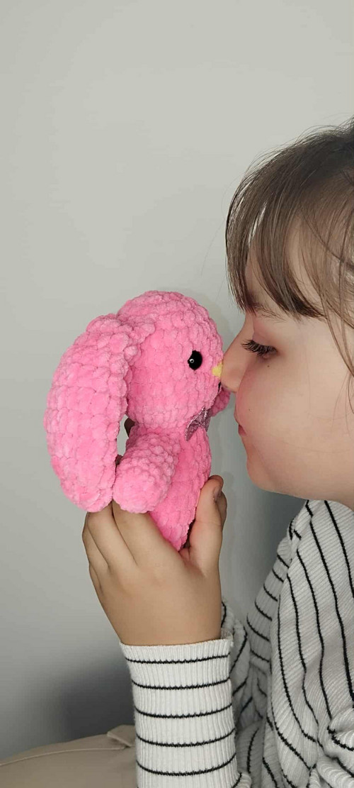 Růžový háčkovaný králíček – měkkoučký kamarád