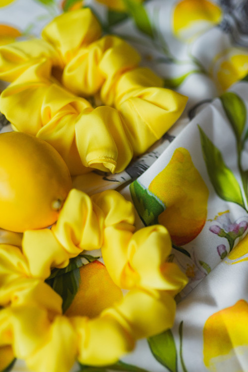 Hedvábná scrunchie "LEMON" — foto 1