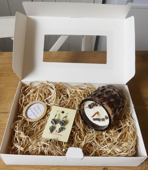 Darčekový box pre ženy s náušnicami, citátom a sój