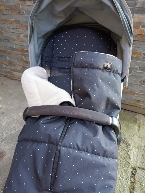 Podložka s pripinaci dekou na zipy na Thule TUG