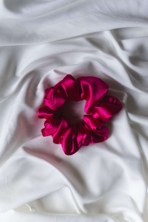 Hedvábná scrunchie "MILOVANÁ" — foto 1