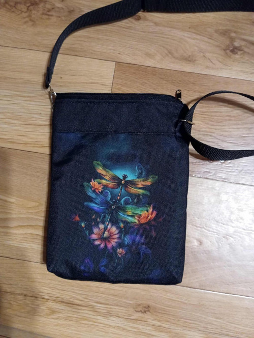Crossbody s vážkami