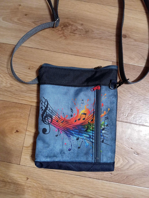 Crossbody pro hudebníky