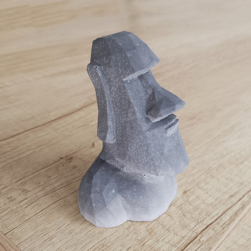 Moai - šedá socha