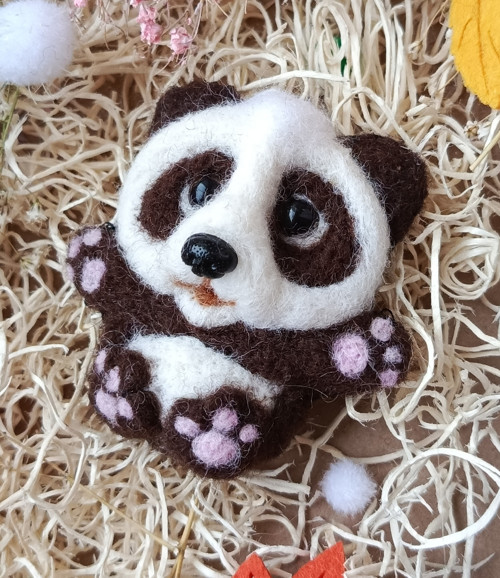 Plstěná brož panda