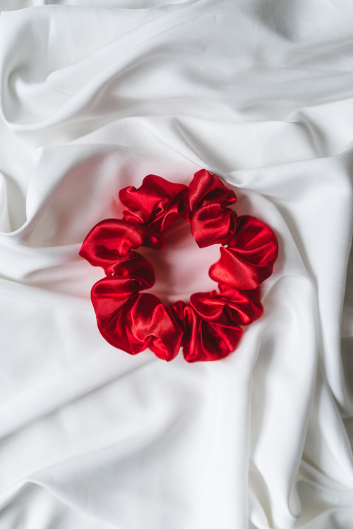 Hedvábná scrunchie "ODVAHA" — foto 1