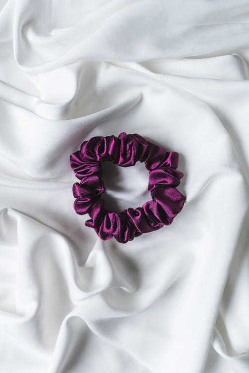 Mini Hedvábná scrunchie "ŠVESTKA"