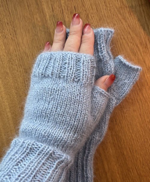 Ručně pletené bezprsté rukavice merino modré