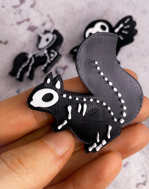 Odznáček pin skeleton Veverka