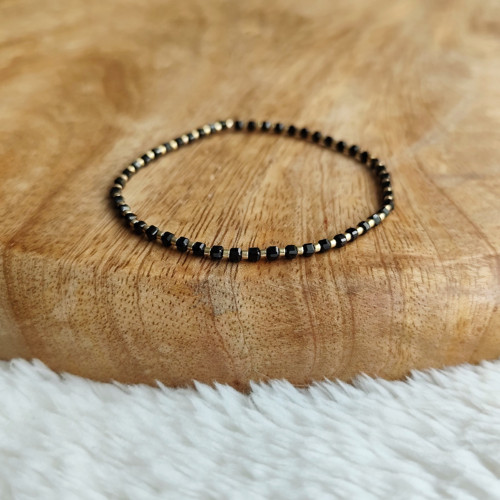 Náramek z minerálu Spinel