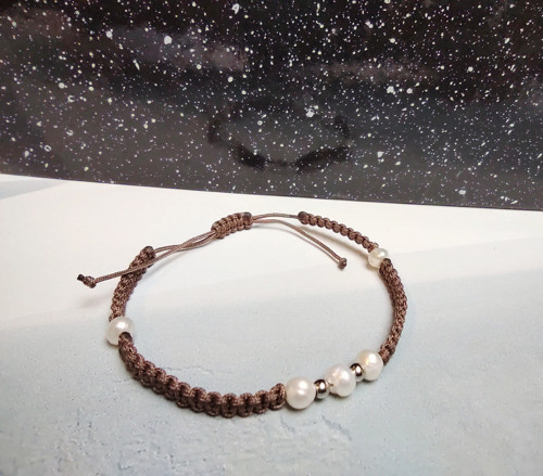 Macrame náramek s říčními perličkami