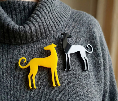 Černá chrtí brož - galgo