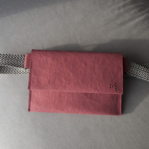 Crossbody/ledvinka - malinová