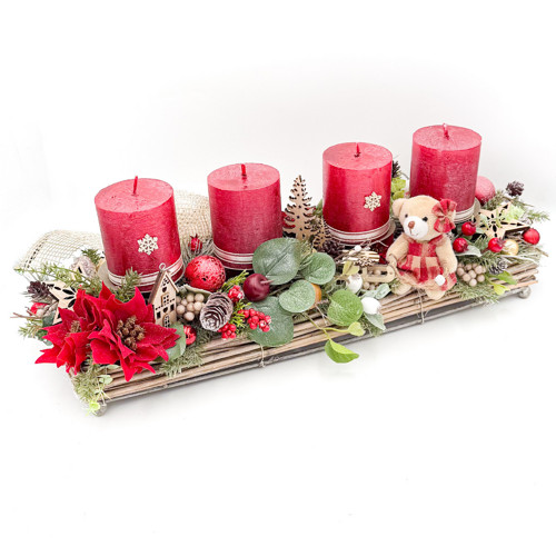 Adventní svícen s méďou a červenými svíčkami