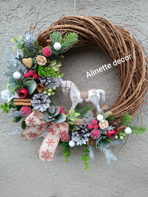 Vánoční věnec s koníčkem