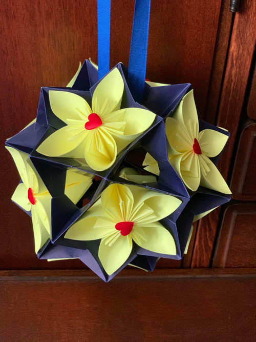 Květinová koule Elektra a Kusudama