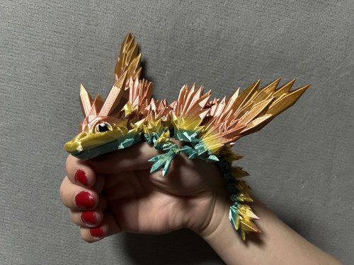 Mládě Krystalového Draka s Křídly- 20,5 cm 3D Tisk