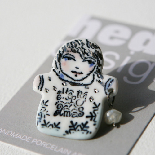 Ono s perlou - porcelánová brož