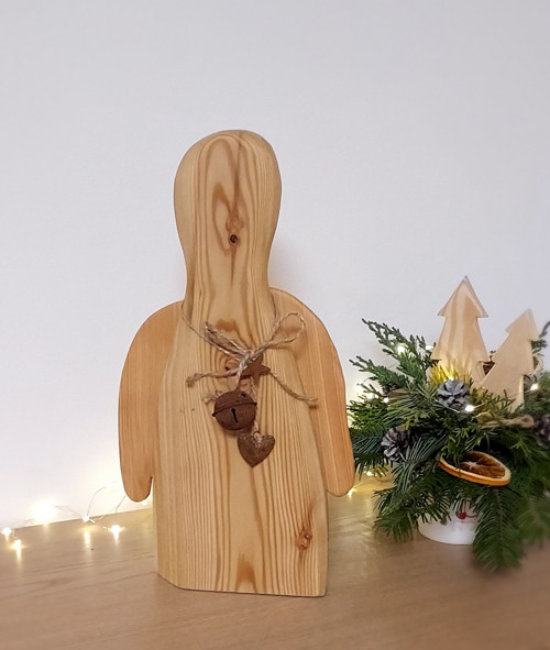 Dřevěný anděl z modřínu