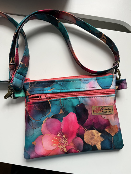 Malá kabelka crossbody květy barevné