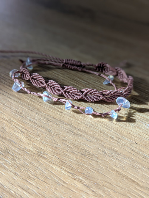 Lístkový macramé náramek