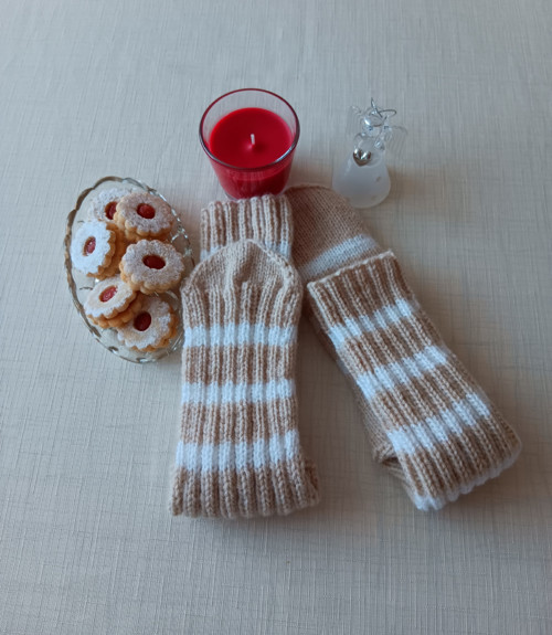 Pletené ponožky - béžová s bílou