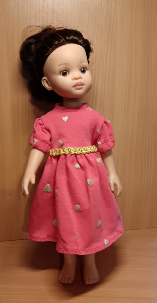 Paola Reina 32 cm - šaty se srdíčky
