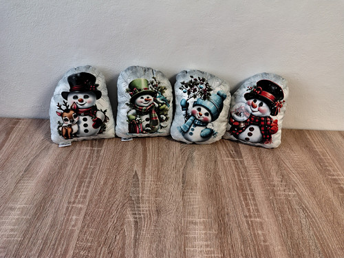 Sněhuláčci - 3D polštářek — foto 1
