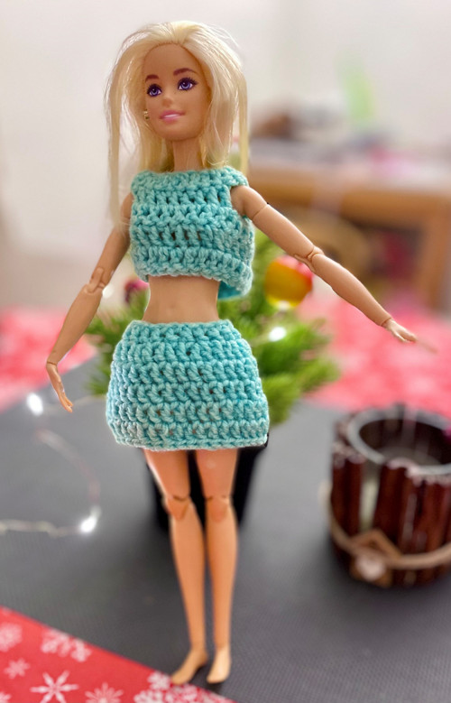 Háčkovaný komplet–sukně a top pro panenku Barbie