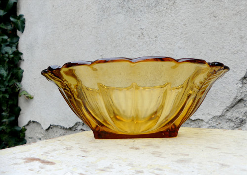 Ve spirále...skleněná Art Deco mísa, ambrové sklo