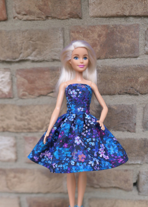 Letní šaty - Barbie — foto 1