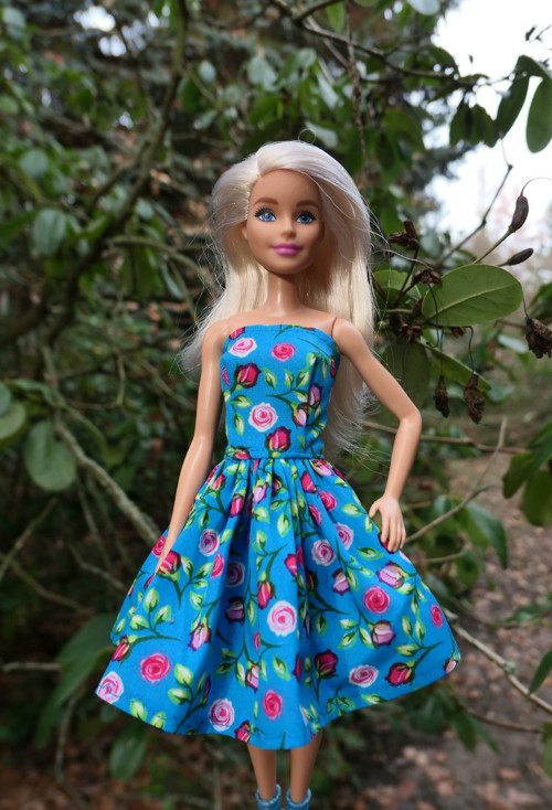 Letní šaty - Barbie — foto 1
