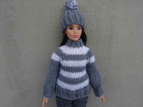 Svetr a kulich pro Barbie baculka