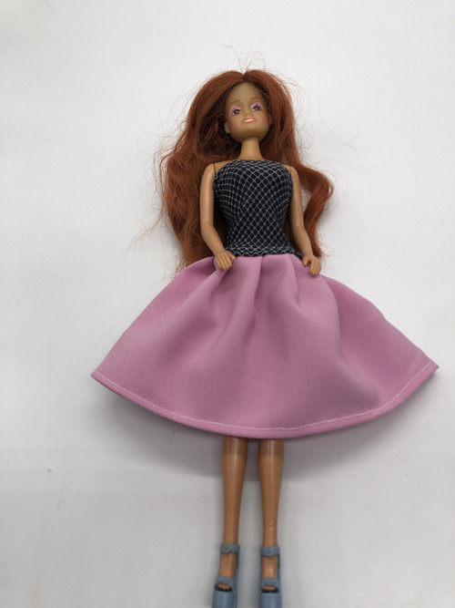 Krátké růžové šatičky na Barbie